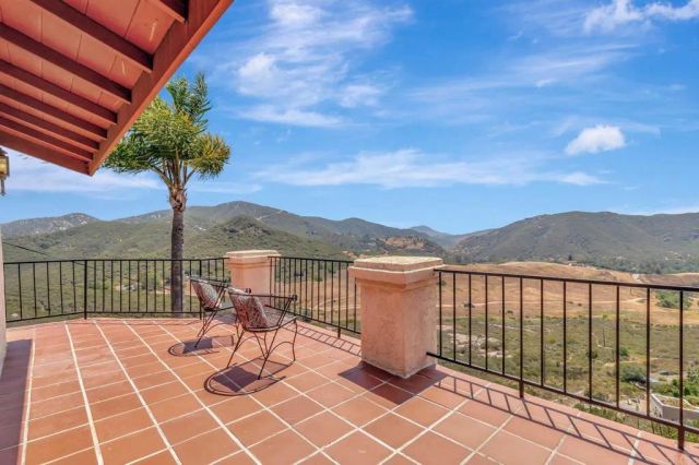 2702 Country Club Drive, Escondido, CA 92029