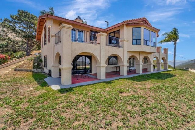 2702 Country Club Drive, Escondido, CA 92029