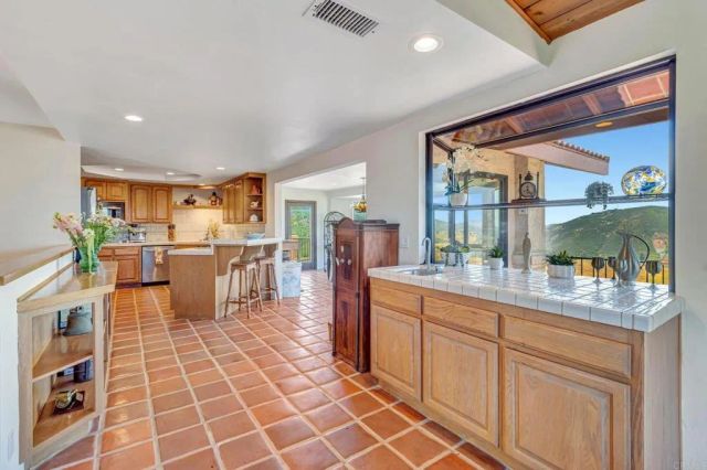 2702 Country Club Drive, Escondido, CA 92029