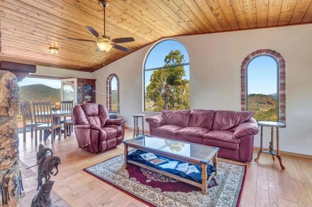 2702 Country Club Drive, Escondido, CA 92029