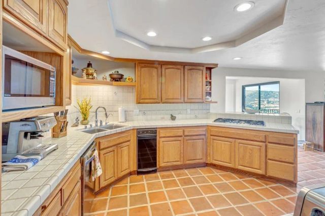 2702 Country Club Drive, Escondido, CA 92029