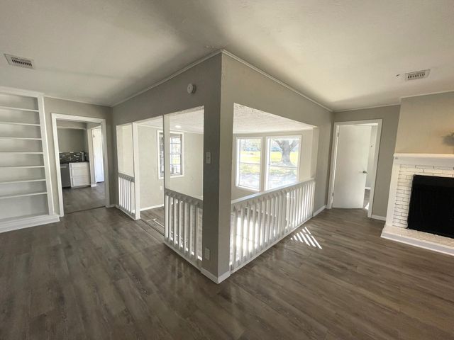 104 County Road 2401, Hull, TX 77564