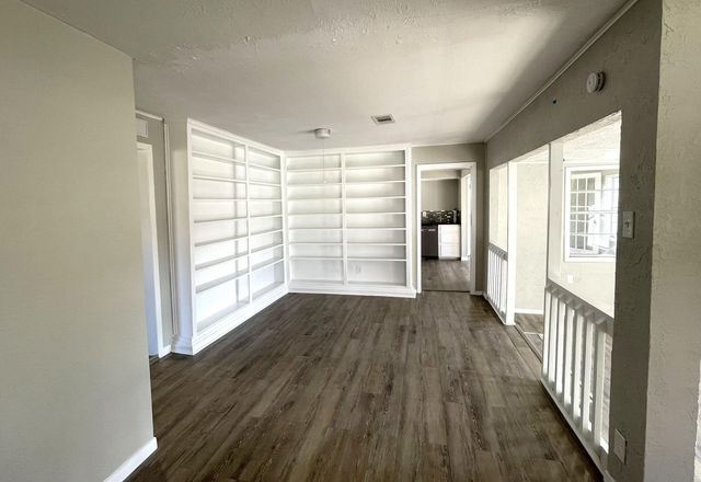 104 County Road 2401, Hull, TX 77564