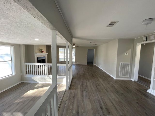 104 County Road 2401, Hull, TX 77564