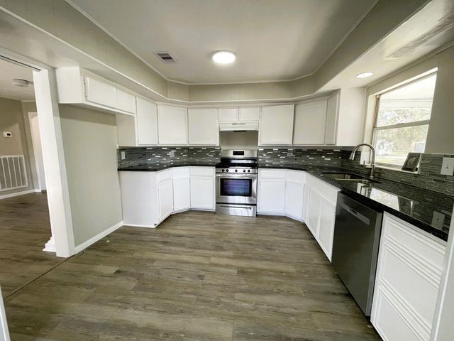 104 County Road 2401, Hull, TX 77564