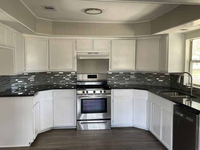 104 County Road 2401, Hull, TX 77564