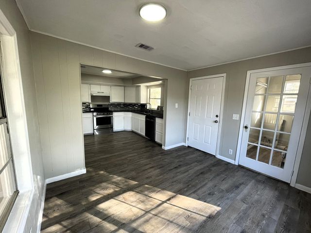 104 County Road 2401, Hull, TX 77564