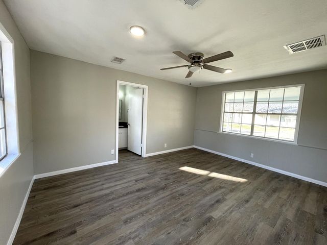 104 County Road 2401, Hull, TX 77564