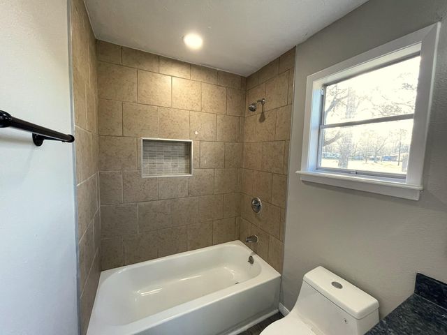 104 County Road 2401, Hull, TX 77564