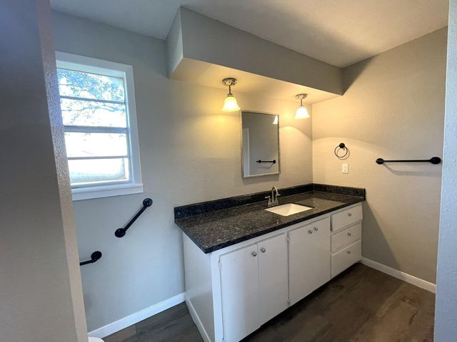 104 County Road 2401, Hull, TX 77564