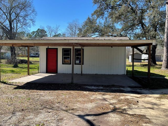104 County Road 2401, Hull, TX 77564