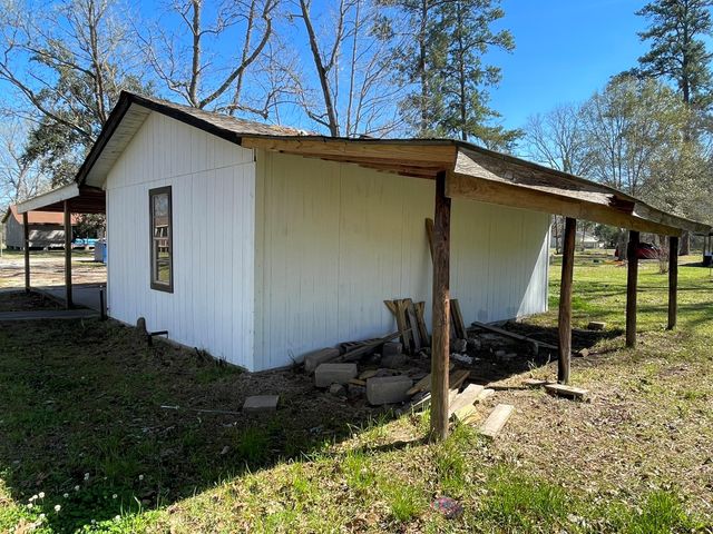 104 County Road 2401, Hull, TX 77564