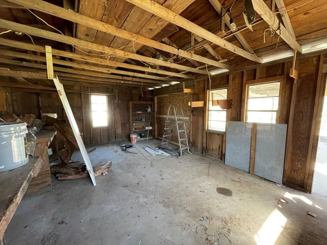 104 County Road 2401, Hull, TX 77564