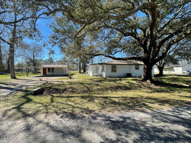 104 County Road 2401, Hull, TX 77564