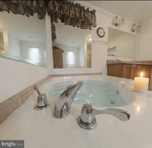 110 E HARBOR DR, Reedville, VA 22539