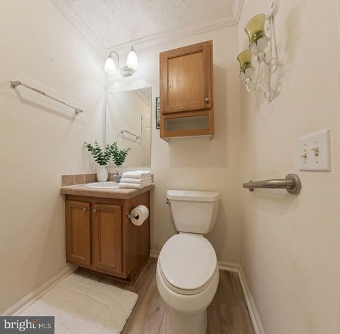 110 E HARBOR DR, Reedville, VA 22539