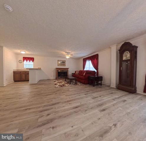 110 E HARBOR DR, Reedville, VA 22539