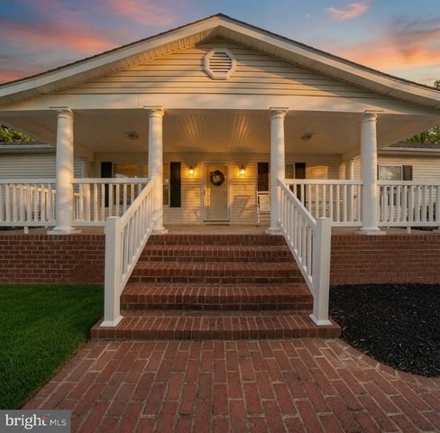 110 E HARBOR DR, Reedville, VA 22539