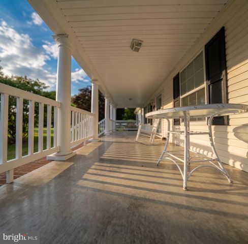 110 E HARBOR DR, Reedville, VA 22539