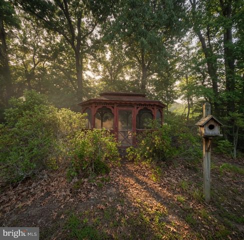 110 E HARBOR DR, Reedville, VA 22539