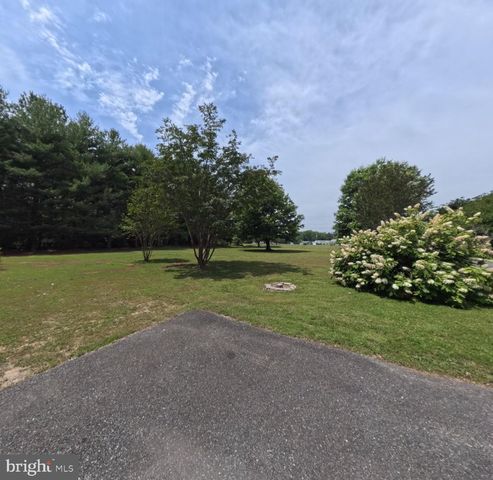 110 E HARBOR DR, Reedville, VA 22539