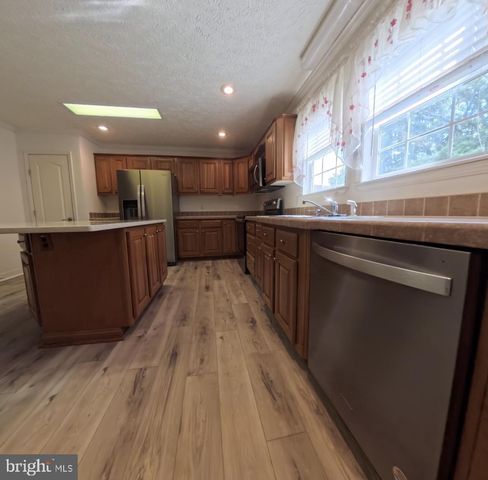 110 E HARBOR DR, Reedville, VA 22539