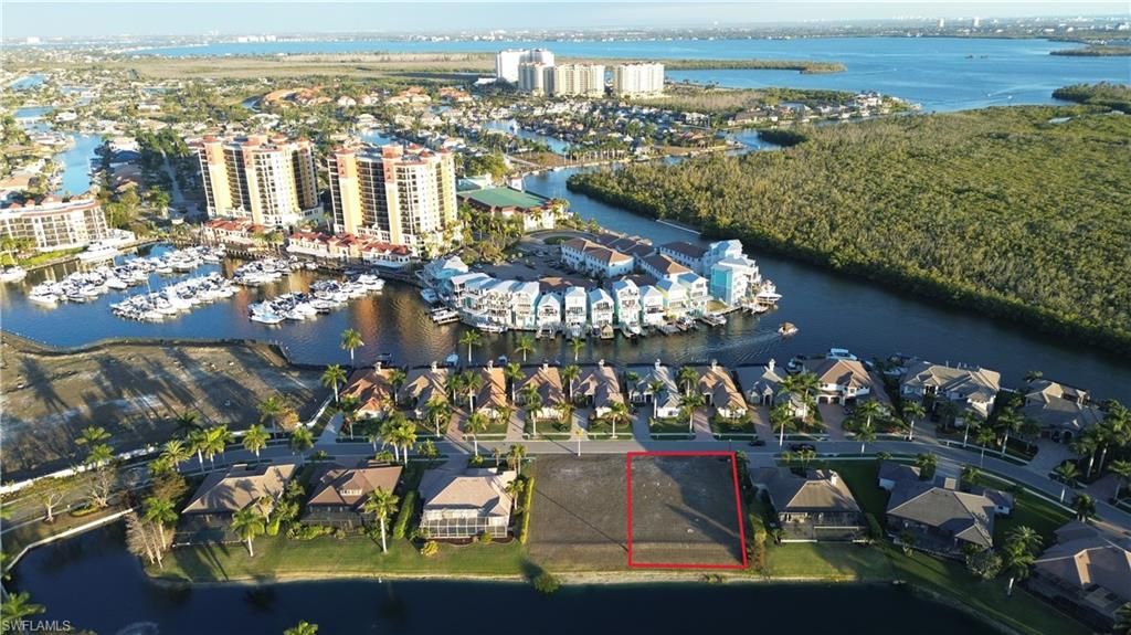 Image 4 of property listing at 5808 Harbour CIR, Cape Coral, FL 33914