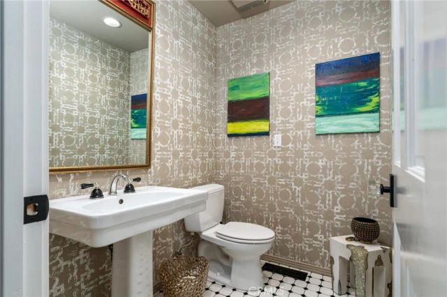 2351 Lynborough Court, Turlock, CA 95382