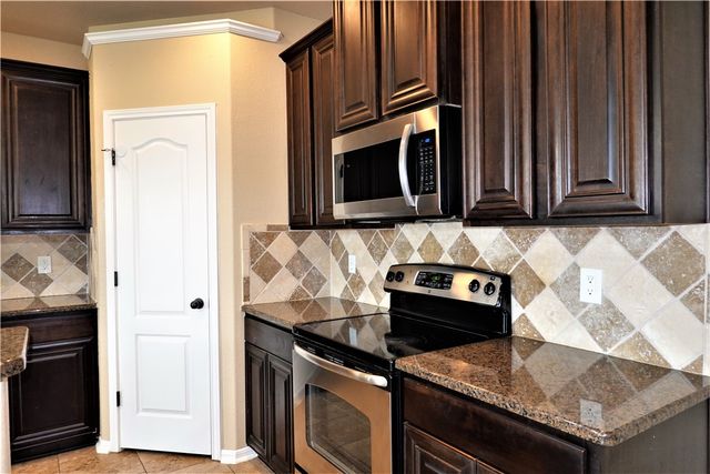 1006 Imperial St, Portland, TX 78374