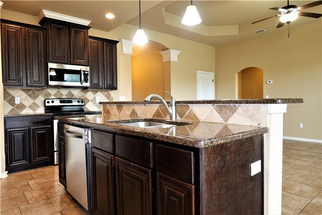 1006 Imperial St, Portland, TX 78374