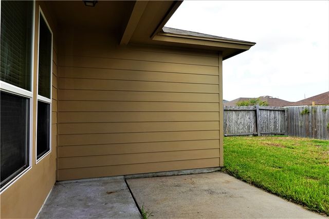 1006 Imperial St, Portland, TX 78374