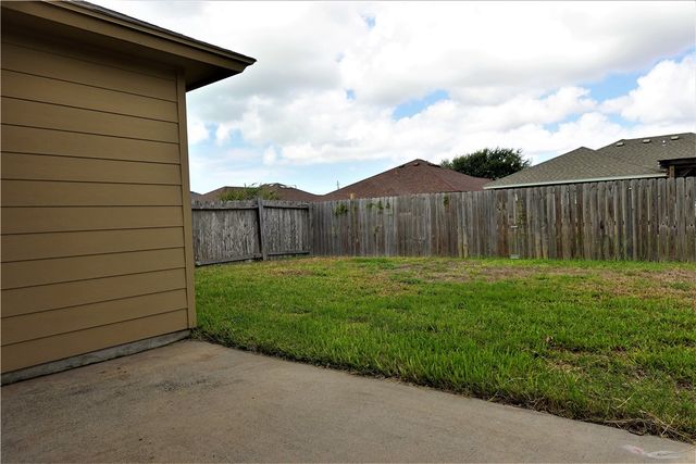 1006 Imperial St, Portland, TX 78374