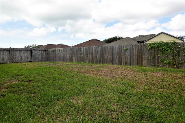 1006 Imperial St, Portland, TX 78374