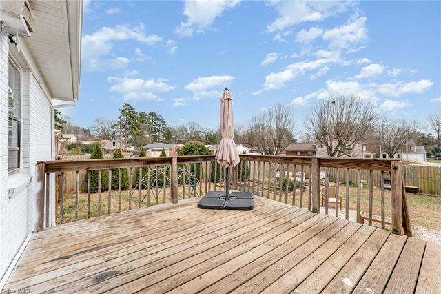 713 Lake Drive, Kernersville, NC 27284