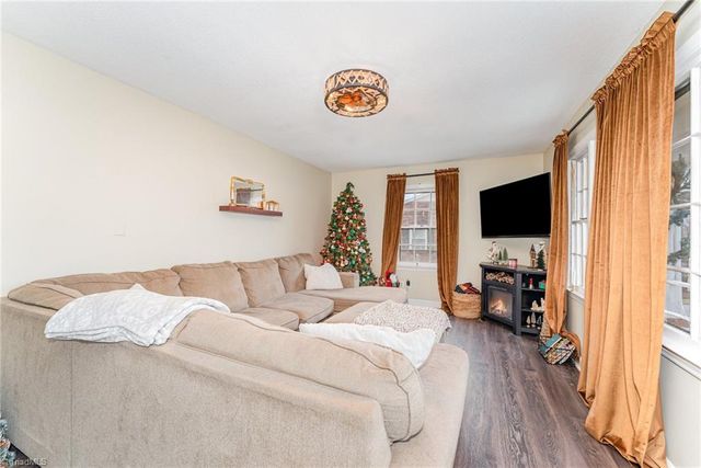 713 Lake Drive, Kernersville, NC 27284