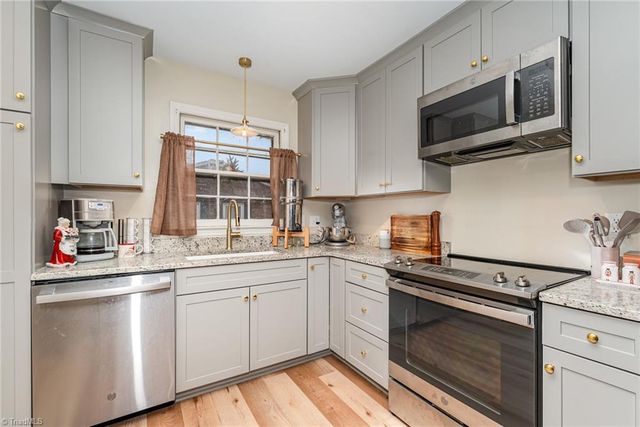 713 Lake Drive, Kernersville, NC 27284