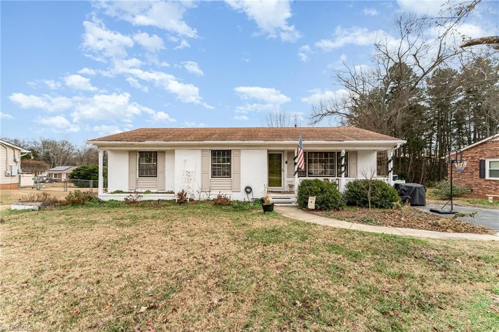 713 Lake Drive, Kernersville, NC 27284