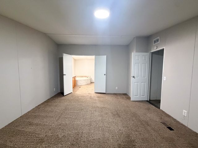 402 E College Avenue, Alvarado, TX 76009