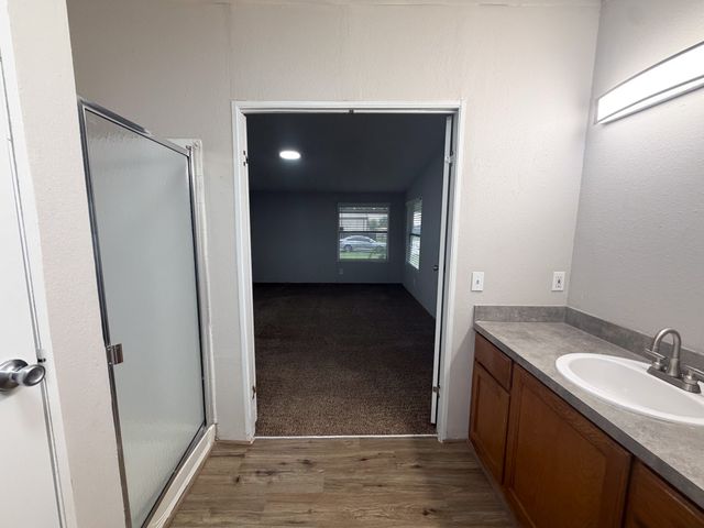 402 E College Avenue, Alvarado, TX 76009