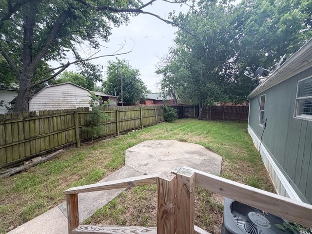 402 E College Avenue, Alvarado, TX 76009