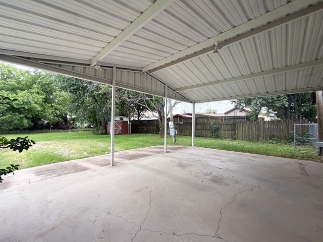 402 E College Avenue, Alvarado, TX 76009