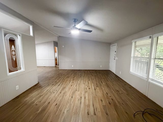 402 E College Avenue, Alvarado, TX 76009