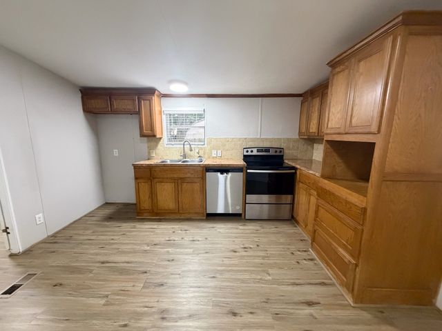 402 E College Avenue, Alvarado, TX 76009