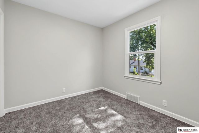 5305 N 45th Street, Omaha, NE 68104