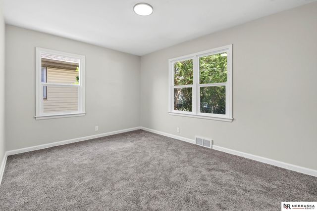 5305 N 45th Street, Omaha, NE 68104