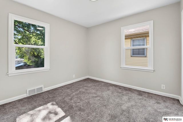 5305 N 45th Street, Omaha, NE 68104