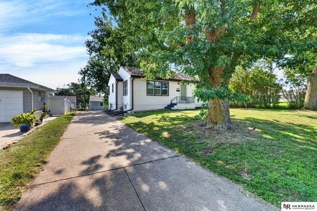 5305 N 45th Street, Omaha, NE 68104