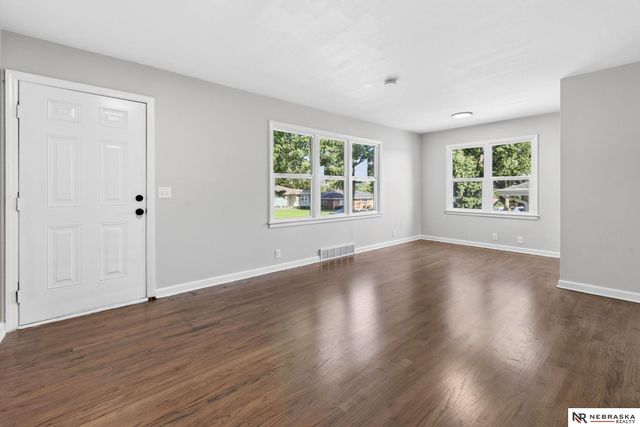 5305 N 45th Street, Omaha, NE 68104