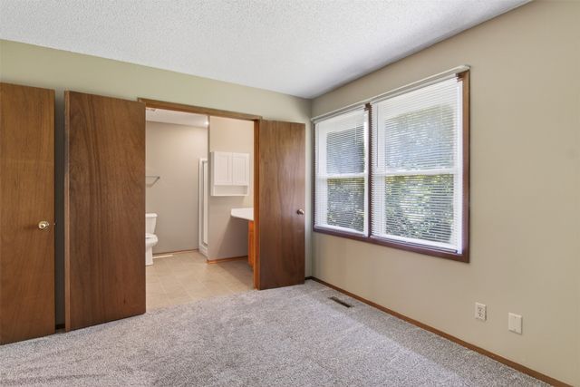 920 9th Avenue NW, Altoona, IA 50009