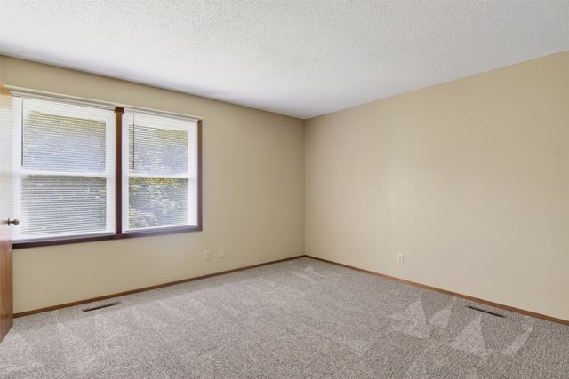 920 9th Avenue NW, Altoona, IA 50009